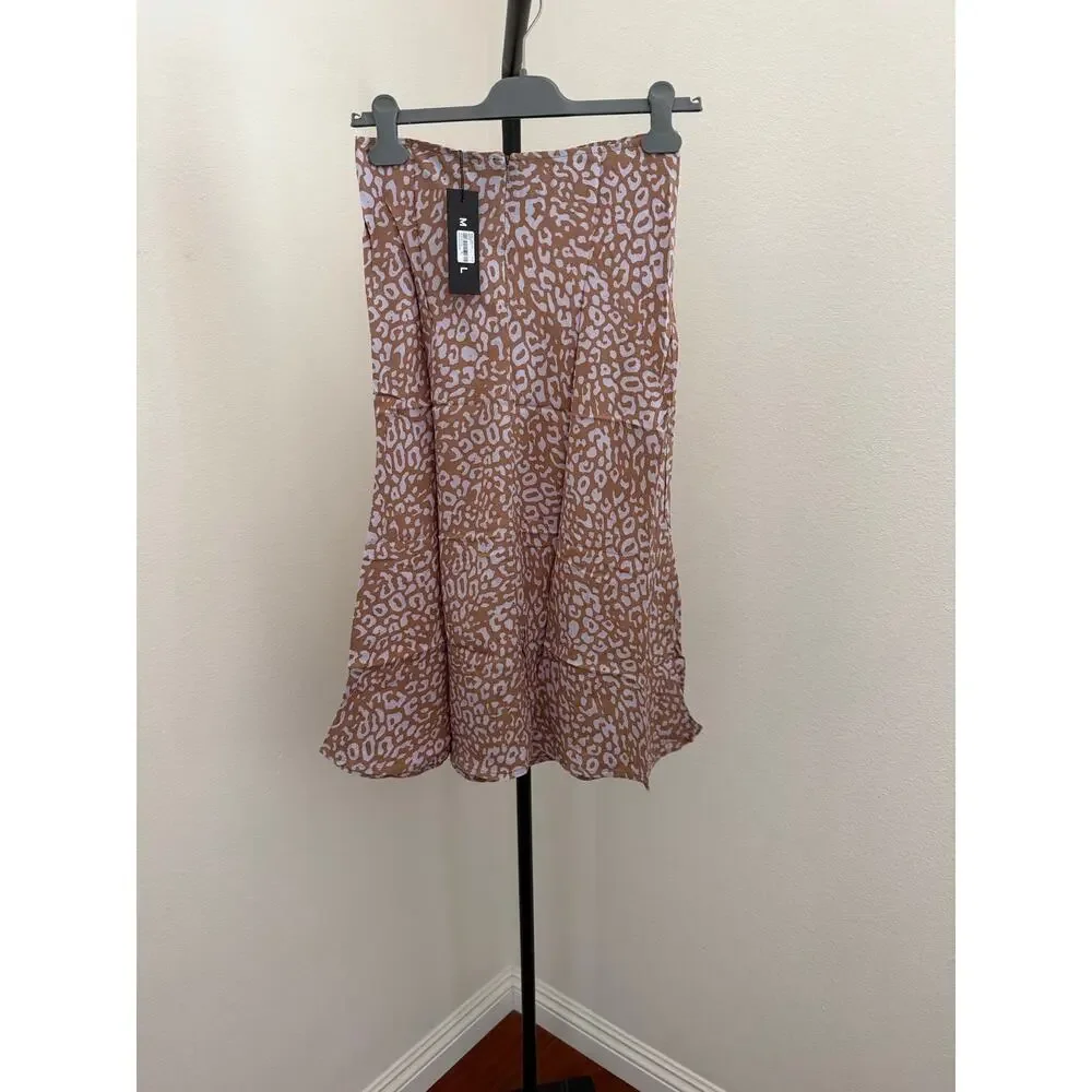 $45 New motel knee length Taupe leopard print skirt L